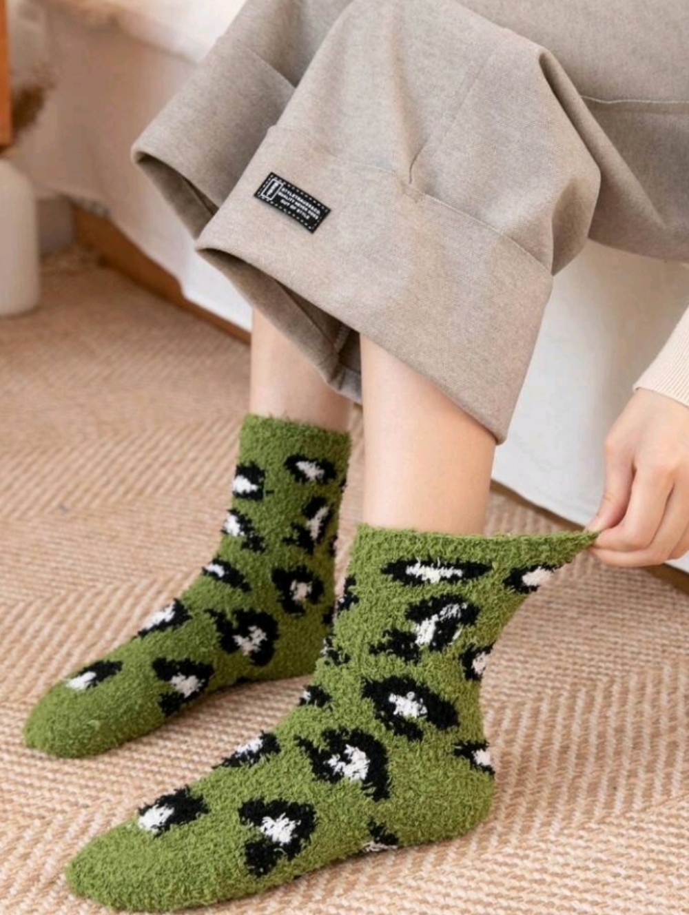 Green Leopard Print Cozy Fuzzy Fleece Mid-calf Crew Socks